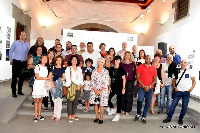 Participantes en la exposición inaugurada anoche en Telde (Foto Antonio Alí)